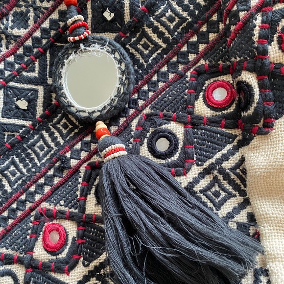 Star Mela Embroidered Jute Tote Bag - Picture 6 of 9